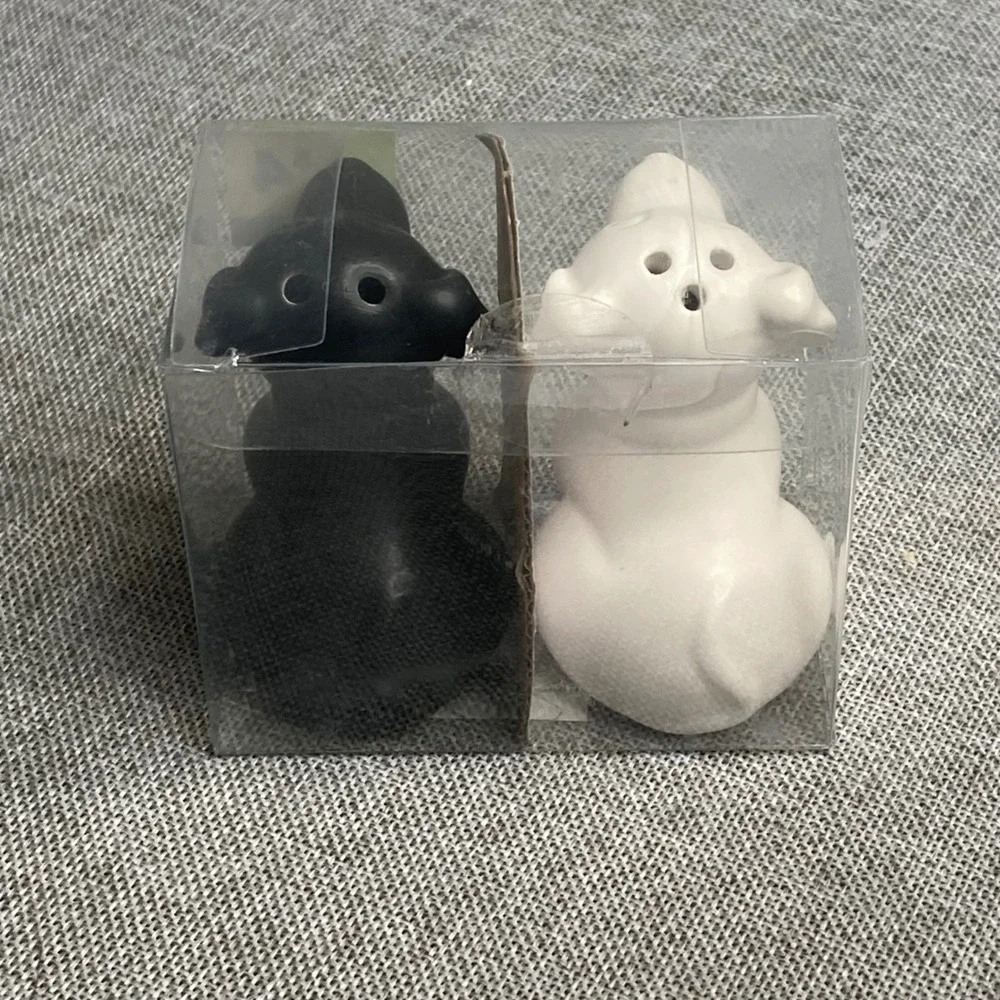 Black White Dog Salt and Pepper Shakers Ceramic Puppy Kitchen‎ Decor